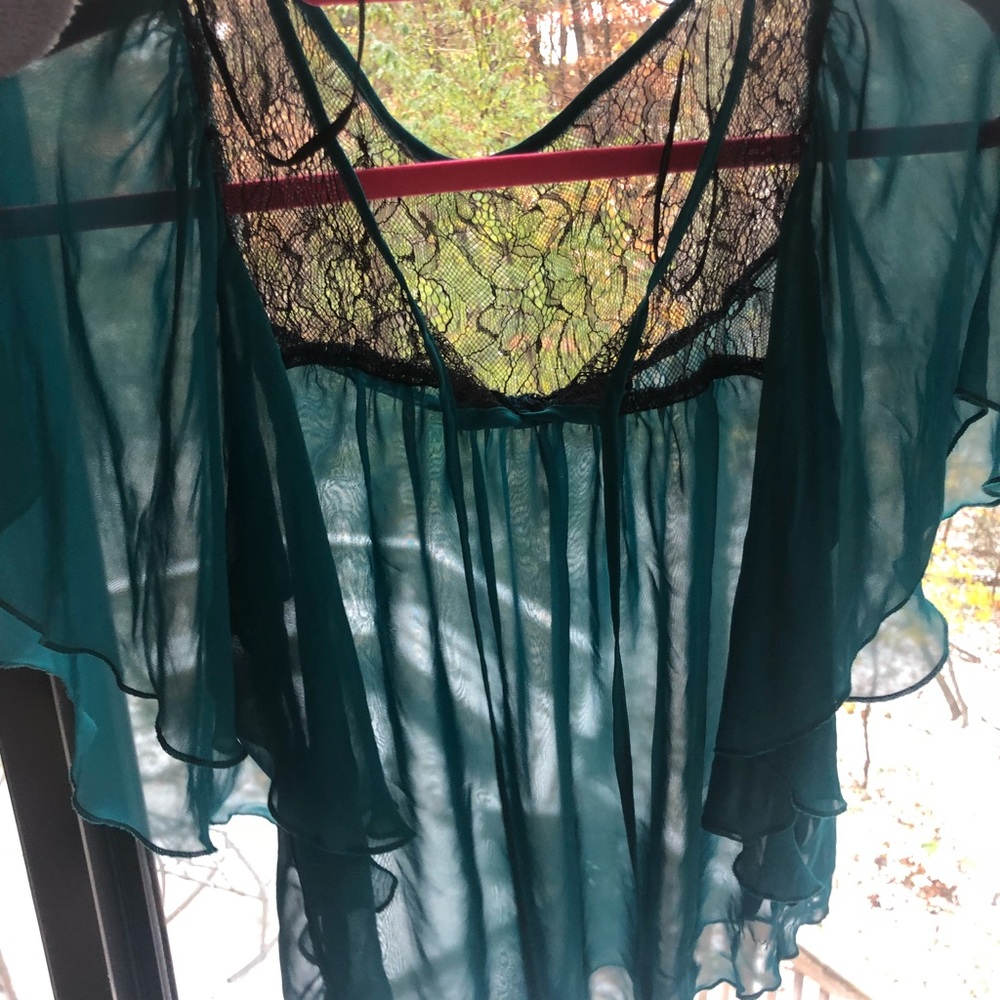 Cute forever 21 top - Picture 3 of 4